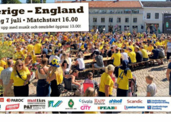 Fotbollsfest på Hertig Johans torg.