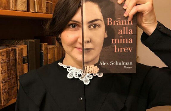 "Bränn alla mina brev" som är skriven av Alex Schulman blev ett fint #bookfacefridayinlägg