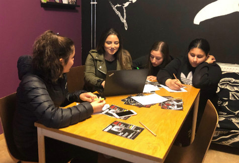 Maria Talya, Gabriella Lahdo, Lorina Albaloue och Sandi Abraham ingår i tjejgruppen Lågan som organiserar lördagens musikfestival i Södra Ryd i Skövde