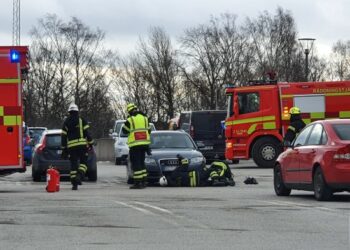 Brand personbil Elins Esplanad i Skövde