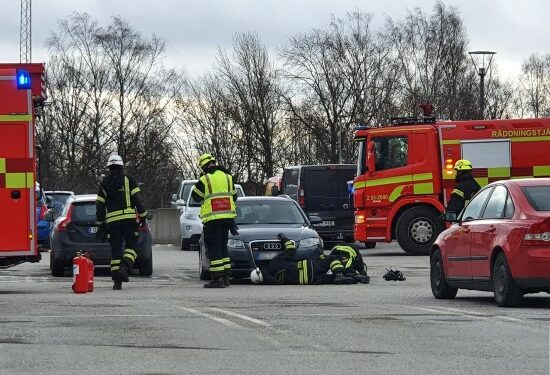 Brand personbil Elins Esplanad i Skövde