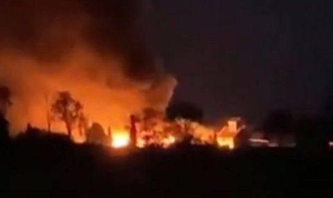 Våldsam brand i garage på gård