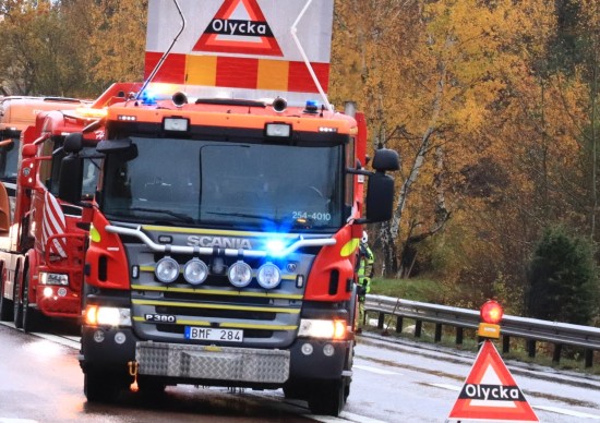 Två bilar krockade på 49:an