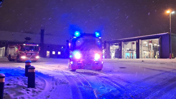 Brandbil vid Västtrafiks garage på Mariesjö i Skövde