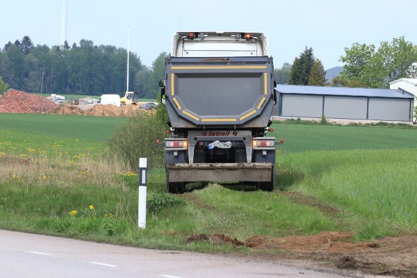 Lastbilsförare åtalas för grovt falsklarm – ” kunde inte stanna ”