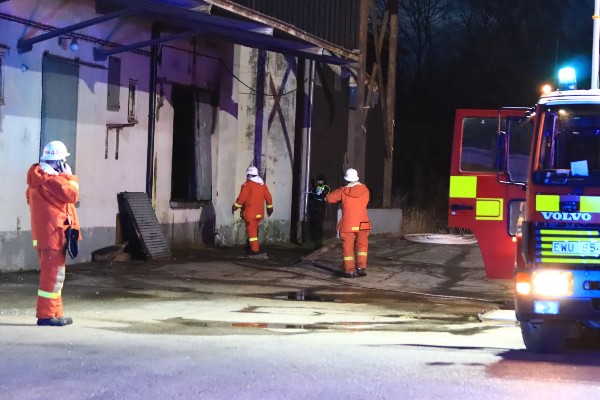 Två till sjukhus efter brand i Tidan