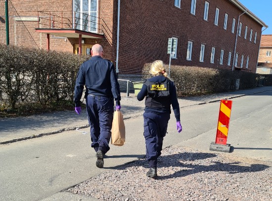 Polisens tekniker vid Norrmalmskolan i Skövde