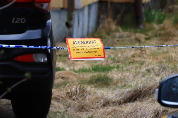 Avliden man hittades efter brand i villa