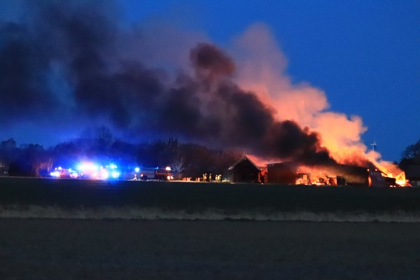 Ladugård stod i lågor i Härjevad