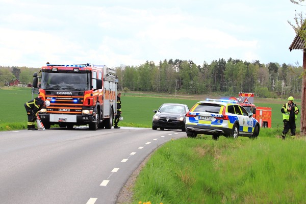 En till sjukhus efter singelolycka