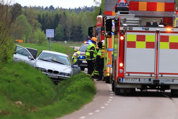 En till sjukhus efter singelolycka utanför Ardala