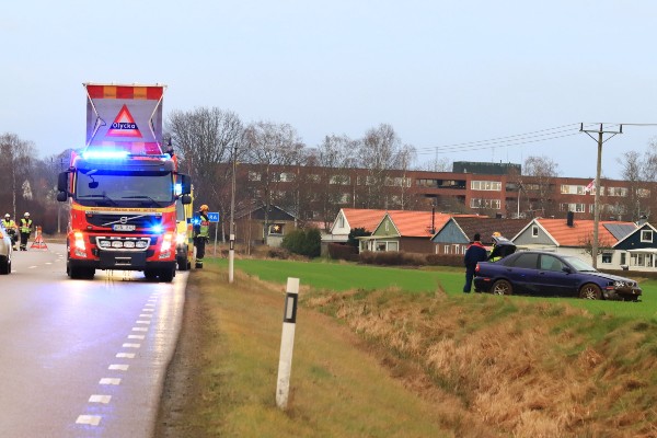Åtalas för vårdslöshet i trafik och olovlig körning