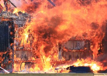 Villabrand utanför Töreboda