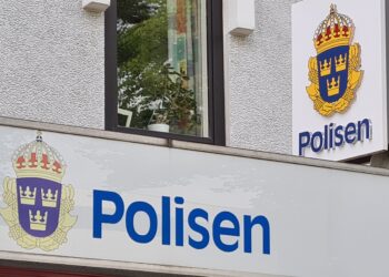 Polishuset i Skövde, polisskylt