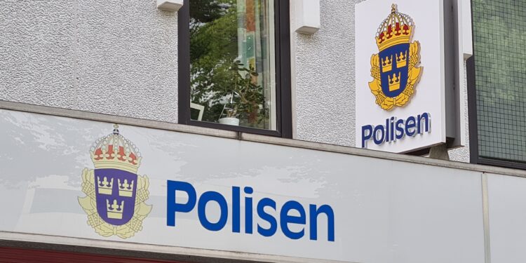 Polishuset i Skövde, polisskylt