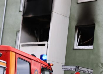 En till sjukhus efter lägenhetsbrand i Lidköping