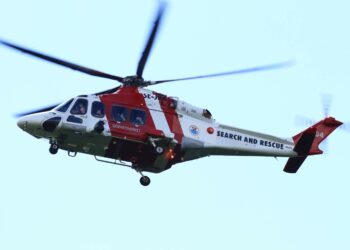 Skärmflygare fastnade i träd på Ålleberg