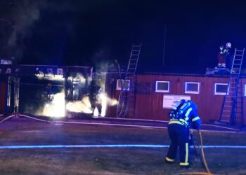 Brand i byggnader på idrottsplats i Götene