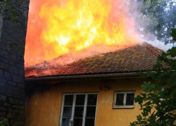 Brand spred sig till bostadshus utanför Forshem