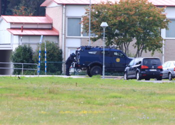Stor polisinsats i Axvall – bombskyddet var på plats