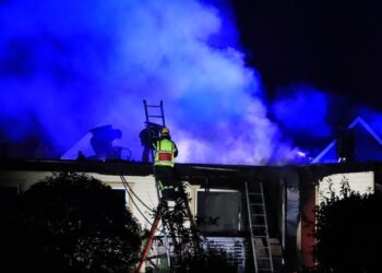 Radhus i Tibro stod i lågor