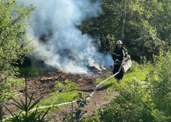Larmades om brand i terrängen utanför Skövde