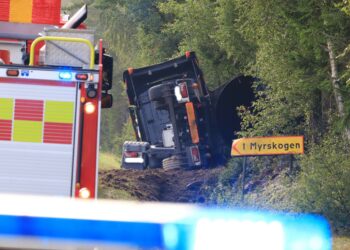 Lastbilsolycka utanför Götene – En till sjukhus