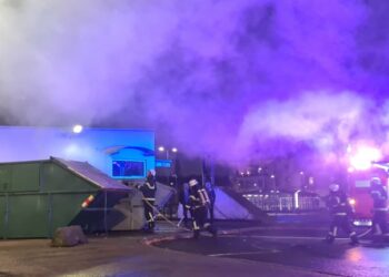 Brinnande container vid resecentrum