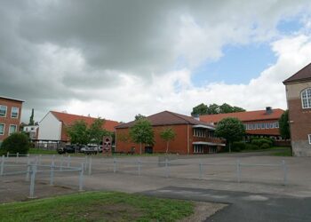 Elever startade brand på skola