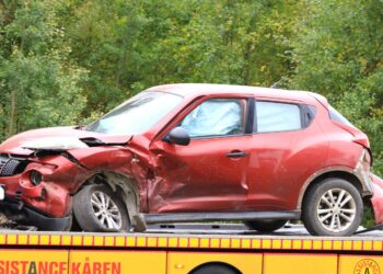 Trafikolycka på riksväg 46 mellan två personbilar