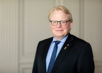 Försvarsminister Peter Hultqvist besöker F7, Såtenäs