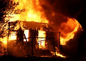 Villa stod i lågor utanför Skara
