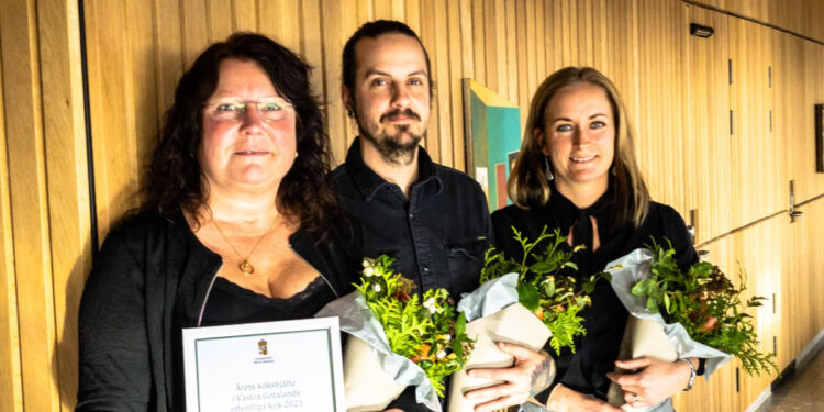 Skövde. Årets kommun 2021. Från vänster: Helena Gustavsson, Victor Danling Went, Ida Henriksson. Foto: Yvonne Norlén