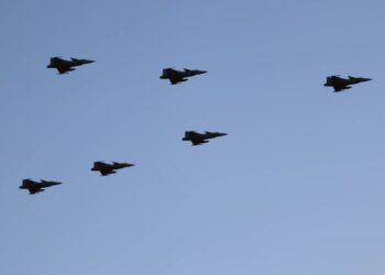 Årets ”julgran” dundrade fram i skyarna