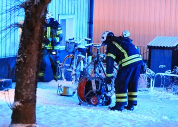 Balkong stod i lågor i Falköping