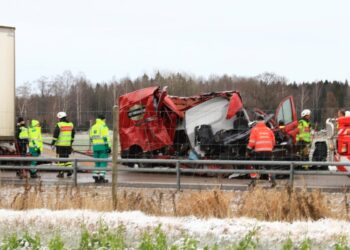 Trafikolycka på E20 – vägen stängdes av
