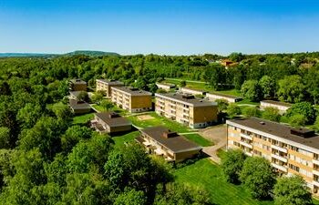 Gladsheim köper fastigheter i Skövde