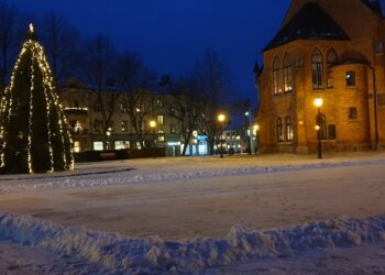Skara kommun förbereder isbana i centrum