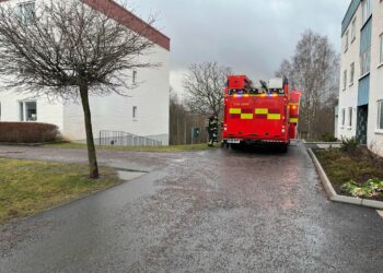 Brand i flerfamiljshus i Skövde
