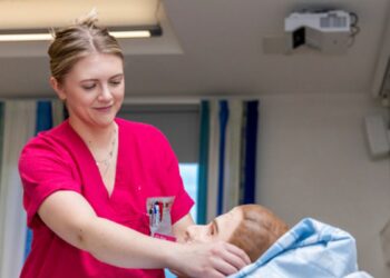 Ny simuleringsdocka till sjuksköterskeutbildningen