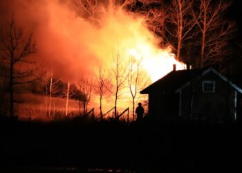 Fullt utvecklad brand i Götene