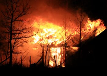 Fullt utvecklad brand i Götene