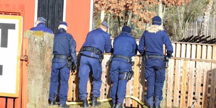 Sökandet efter försvunna Amela fortsätter – en man är anhållen misstänkt för människorov