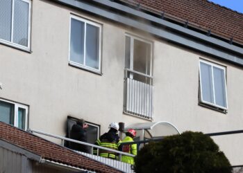 Åtalas för allmänfarlig vårdslöshet efter lägenhetsbrand i Skara