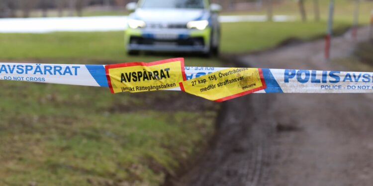Död person hittad i vattnet i Grästorp – kan vara försvunna Amela