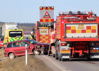 Trafikolycka utanför Vara – En till sjukhus