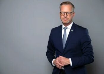 Se live 13.00 : Finansministern håller pressträff