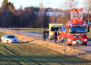 Personbil i olycka utanför Vedum