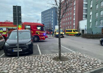 En till sjukhus efter brand på spis i Skövde
