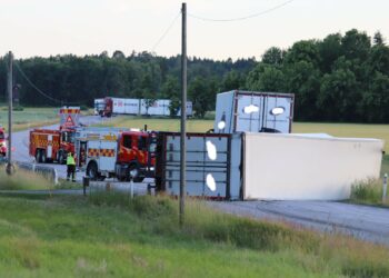 Lastbilsolycka påverkar trafiken på 44:an – Totalstopp i flera timmar